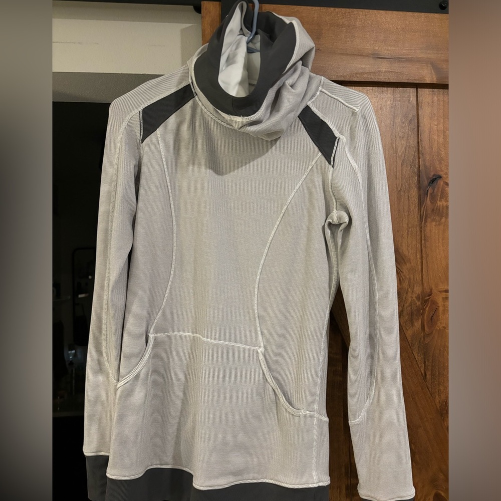 Lululemon running top